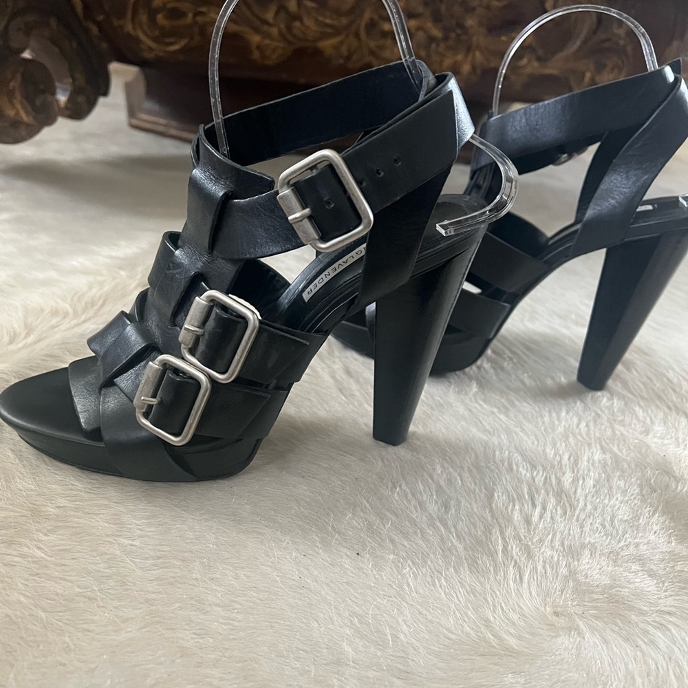 Vera Wang Lavender LIKE NEW platform scrappy sandal - Picture 8 of 9
